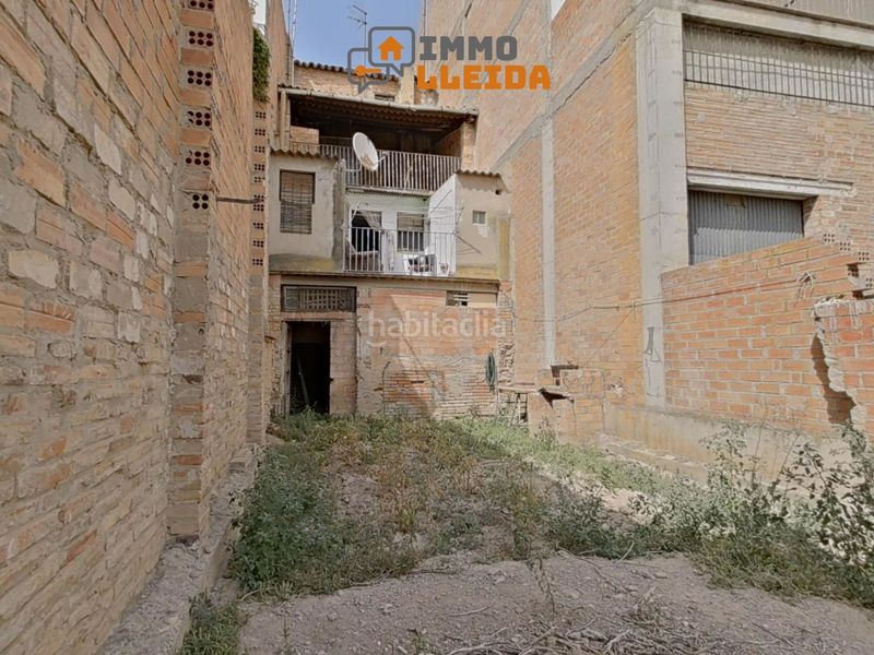 Foto ff73e658-d3f2-441a-97e6-e3979b9f236f. Casa adossada a avenida preixana a Bellpuig