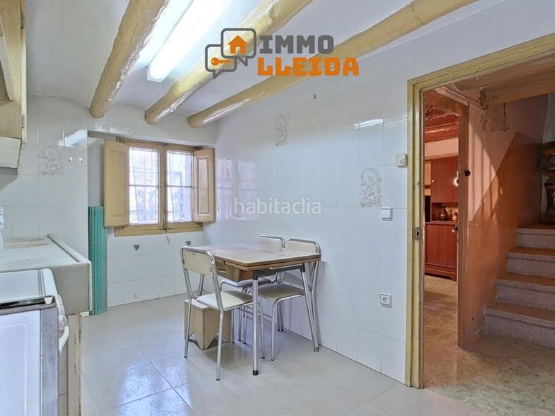 Foto a3530f35-b888-4404-827d-0b06ddc41d4e. Casa adossada amb aparcament a Cervera