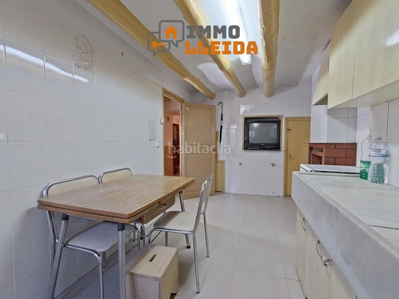 Foto e726bea1-7a12-4a0d-b15e-ecee43527563. Casa adossada amb aparcament a Cervera