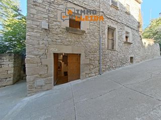 Casa  Carrer major 8. Casa de piedra en nalec