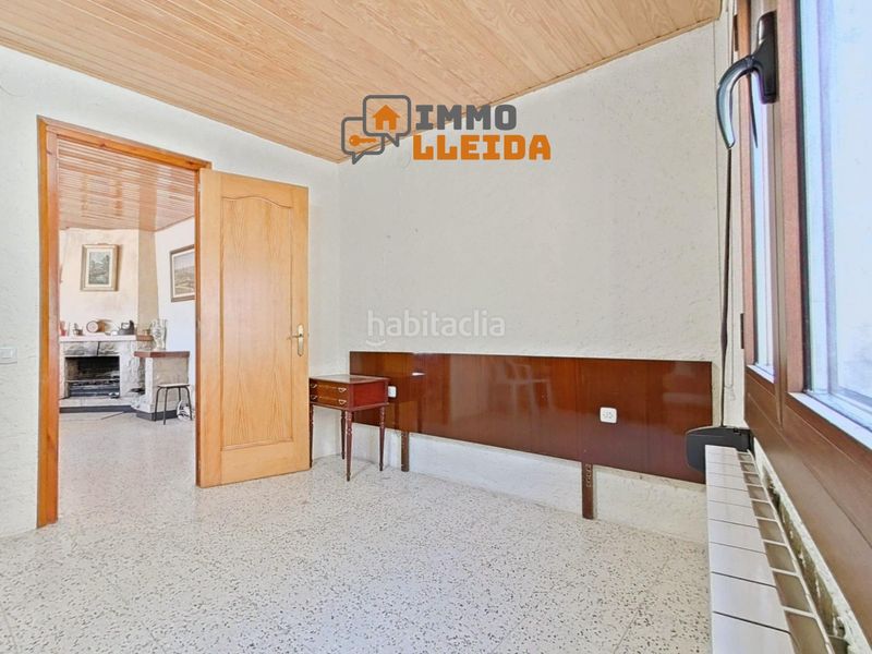 Foto 0bfe4c71-8f9b-4784-83cf-aae8218da938. Casa adossada a calle castell 3 a Estaràs