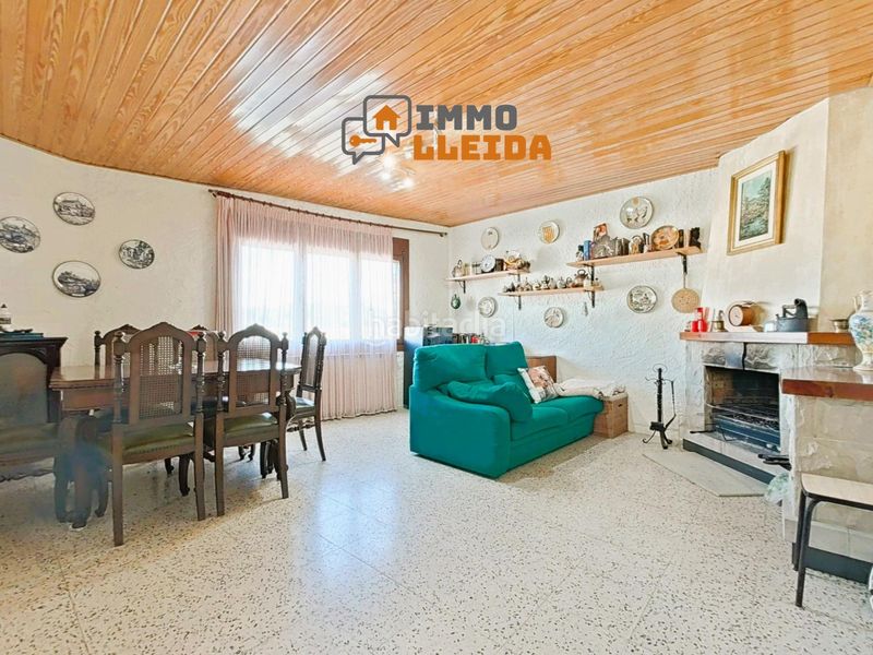 Foto dbf74525-9a4a-45f6-9594-a83626b10a7f. Casa adossada a calle castell 3 a Estaràs