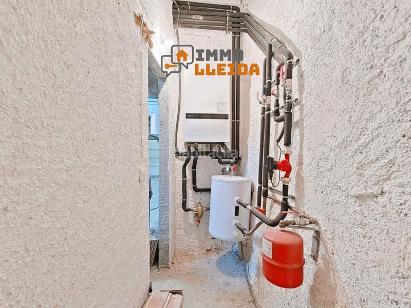 Foto dd90b679-85e3-489e-b72c-e0795648d66c. Casa adossada a calle castell 3 a Estaràs