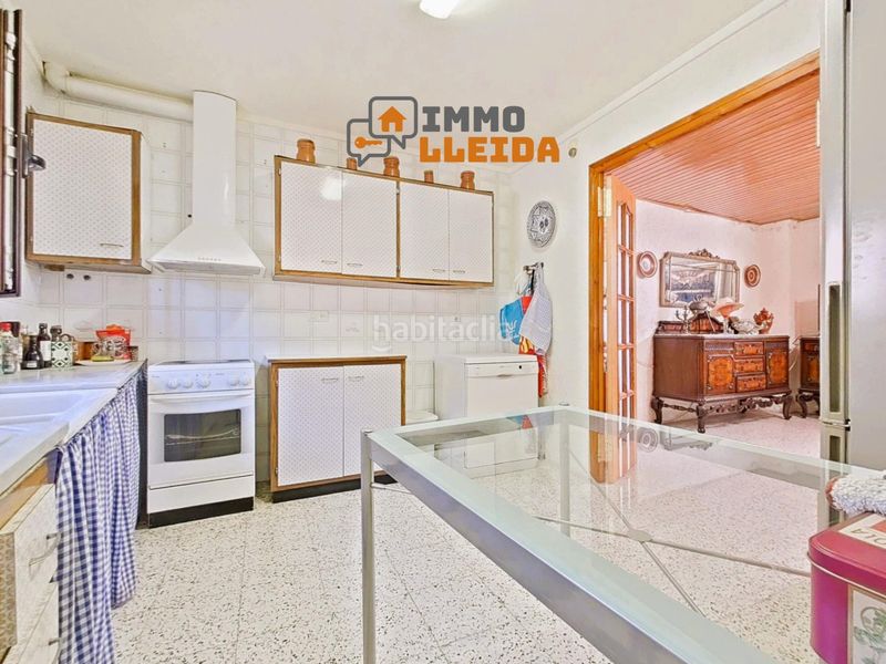 Foto eb2d5f73-523c-48ee-a226-85c4569ddec0. Casa adossada a calle castell 3 a Estaràs