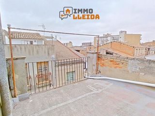 Maison jumelée à Calle combat 16. Casa adosada en cervera muy céntrica