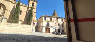 Aparcament cotxe a Universidad - Tenerías. Venta de plaza de garaje en centro historico