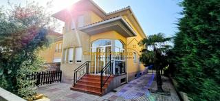 Casa aparellada a Carbajosa de la Sagrada. Chalet pareado en venta en carbajosa de la sagrada
