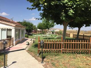 Chalet à Babilafuente. Casa chalet en planta baja con nave y terreno en babilafuente