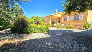 Xalet a Mozárbez. Chalet independiente en mozarbez