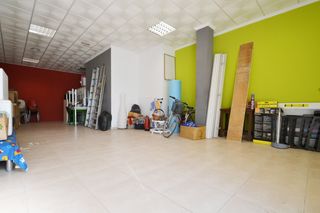 Business premise in Avenida esportiva 64. Local comercial en venta en deltebre, zona la cava