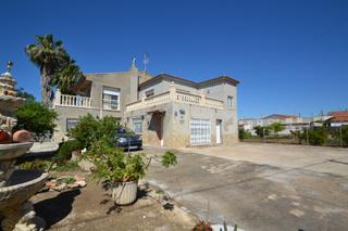 Casa a Deltebre. Casa individual en zona tranquila y cerca del río ebro perfecta