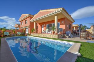 Xalet a Pol 6 sec 8 bequis-morell 32. Moderna y acogedora casa con piscina privada en riumar