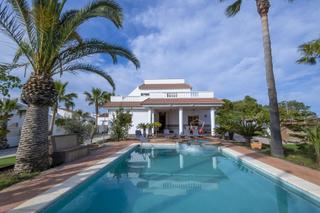Xalet a Flamenc del 21. Villa con piscina y jacuzzi privado