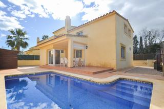 Xalet a Gavina de la 2. Chalet con piscina y 7 dormitorios en la playa de riumar