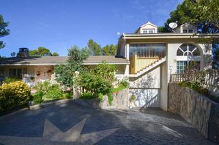 Country house in Urbanitzacions. Chalet de 322m con piscina a seis minutos de tortosa