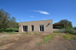 Masia a Diseminat. Casita de campo en zona de arrozal en deltebre