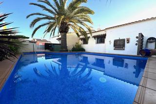 Xalet a Corb mari del 24. Chalet acogedor con piscina privada en riumar, cerca de la playa