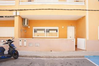 Flat in Sant Jaume d´Enveja. Planta baja con piscina comunitaria en els muntells