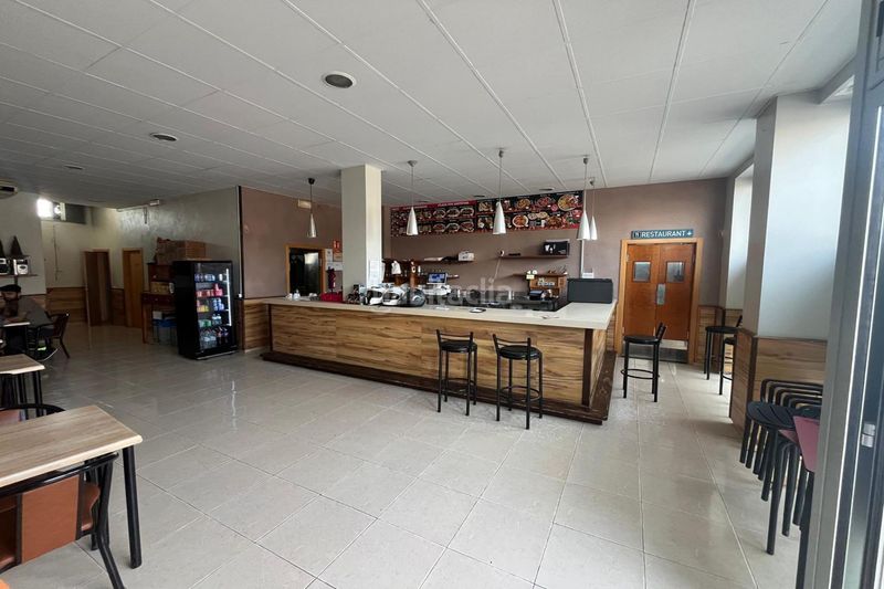 Foto d7bef5ad-5100-44e5-9eb1-96f6bf602f41. Local comercial a Deltebre