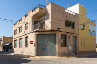Casa a Aldea (L´). Casa en venta en la población de la aldea.