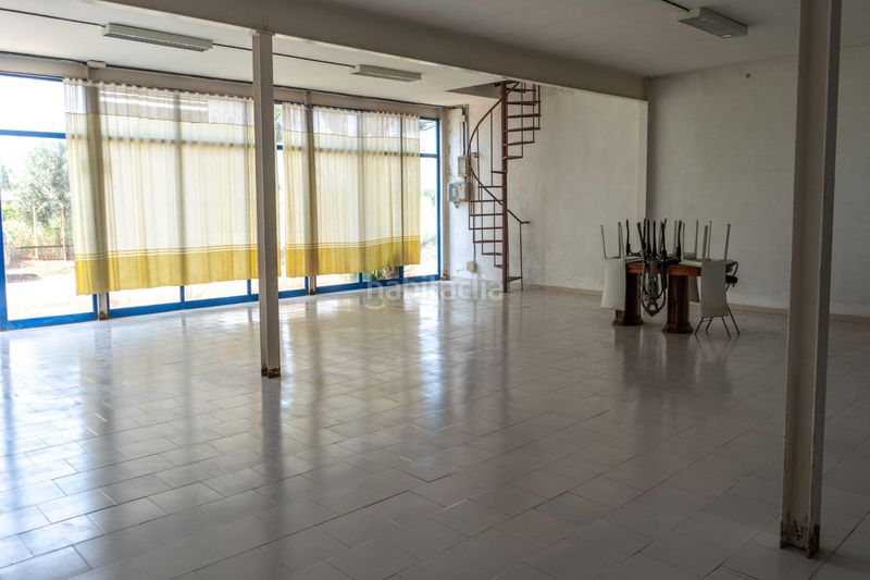 Foto e5aa25cf-34f6-45a7-abf2-0844c407ec82. Local comercial a Deltebre