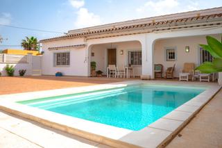 Casa a Deltebre. Casa en deltebre con amplio terreno