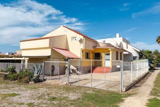 Haus in Deltebre. Chalet en riumar listo para entrar a vivir