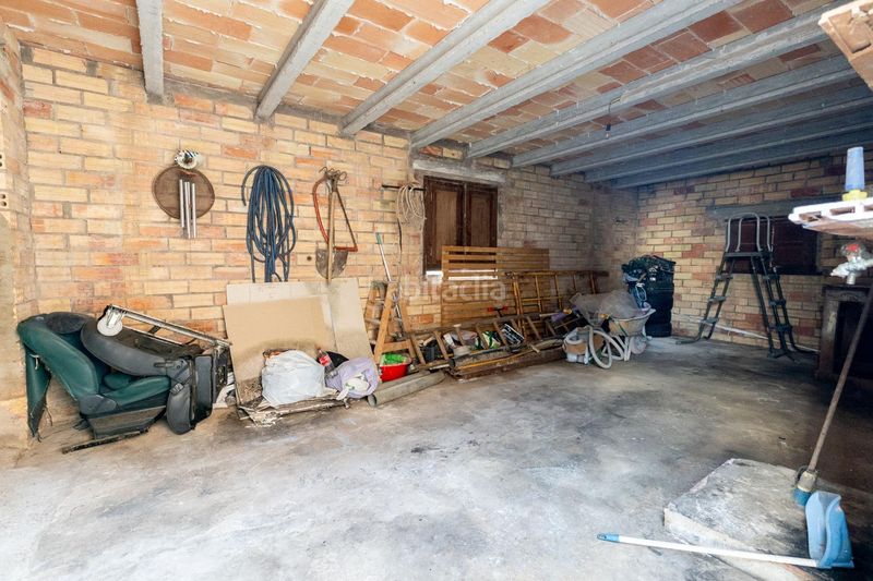 Foto f95b0384-9970-4e81-a663-3ed1625d2588. Casa amb aparcament a Deltebre