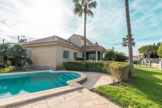 Chalet à Deltebre. Espectacular chalet con licencia turística en la playa de riumar