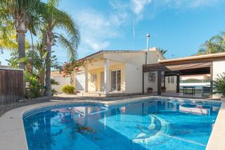 Chalet à Deltebre. Chalet espectacular con licencia turística en la playa de riumar