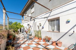 Maison à Deltebre. Casa en venta en deltebre con almacén y gran potencial