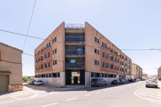 Flat in Deltebre. Piso listo para entrar a vivir en deltebre con parking y piscina