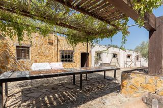 Casale in Riudecanyes. Finca rustica en santa bárbara con caseta de campo y amprivios