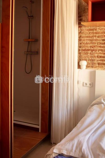 Foto d8556e06-9883-4017-8990-9b1400237f88. Piso en Raval Barcelona