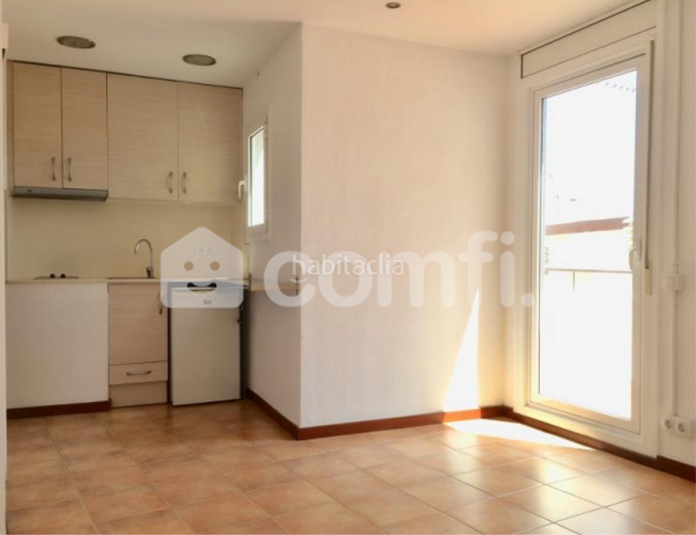 Foto c82a2cb3-4e21-49de-8e82-6a643972faf9. Edificio en Guinardó Barcelona