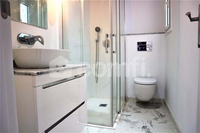 Foto 44e7be79-cee3-463f-ba95-9b57b732fb3f. Pis a Raval Barcelona