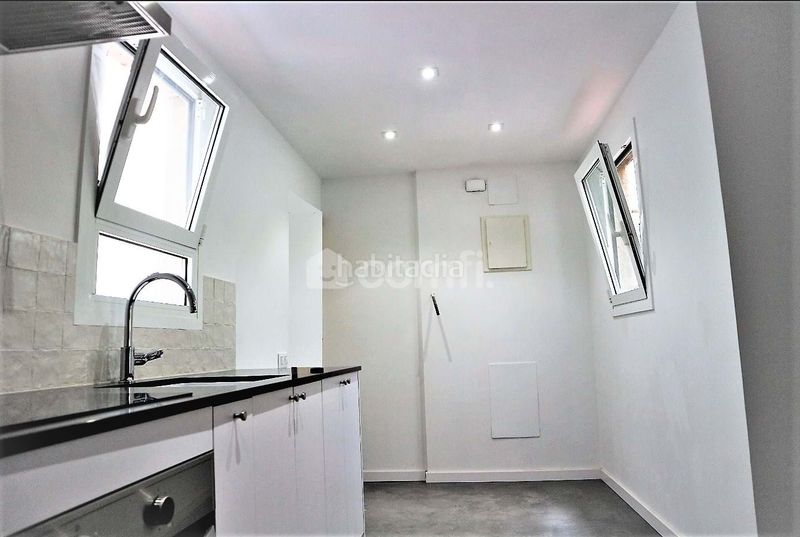 Foto 48a1a6ee-5395-44d1-8e37-4660bd6dfd9a. Pis a Raval Barcelona