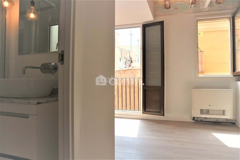 Foto d2b9681b-8722-45cc-a73e-0ca85e61504f. Pis a Raval Barcelona