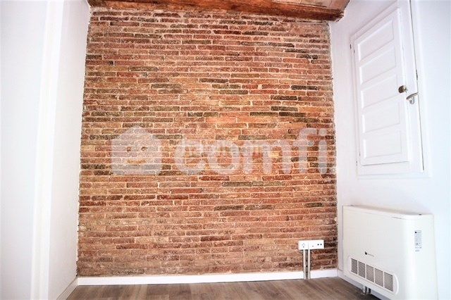 Foto f5ab1e72-4387-4b5d-a890-94f9658672fe. Pis a Raval Barcelona