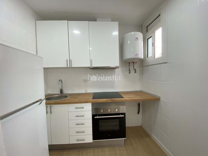 Foto d1559683-2447-4527-84bd-6b150b62d48c. Pis a Sants Barcelona