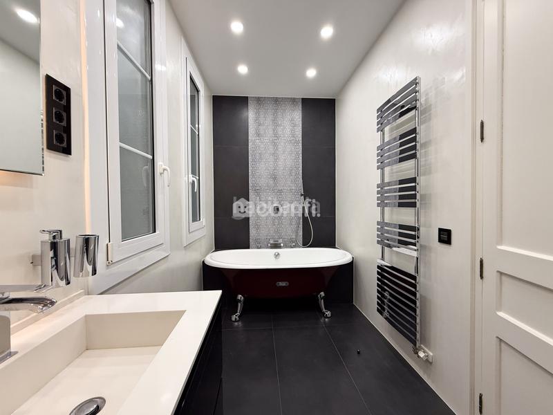 Foto 12462f1c-357c-4996-a77e-d6d73489e205. Miete etagenwohnung mit heizung in L´Antiga Esquerra de l´Eixample Barcelona