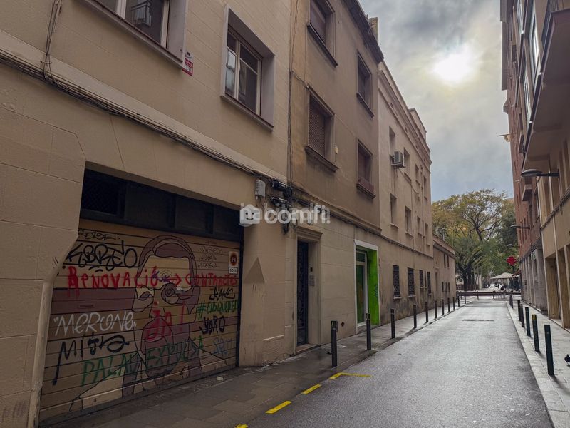 Foto e73c8893-c7e0-4b13-90fb-ba12622cadc8. Pis a Vila de Gràcia Barcelona