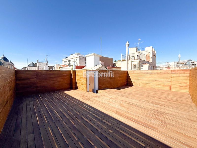 Foto a9526a9e-1a12-4402-a7b0-4f2d096115b6. Àtic amb calefacció a St. Pere - Sta. Caterina - El Born Barcelona