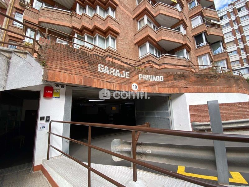 Foto a06aa13c-6940-429e-bdff-3ba17ec188f0. Posto auto in Putget - Farró Barcelona