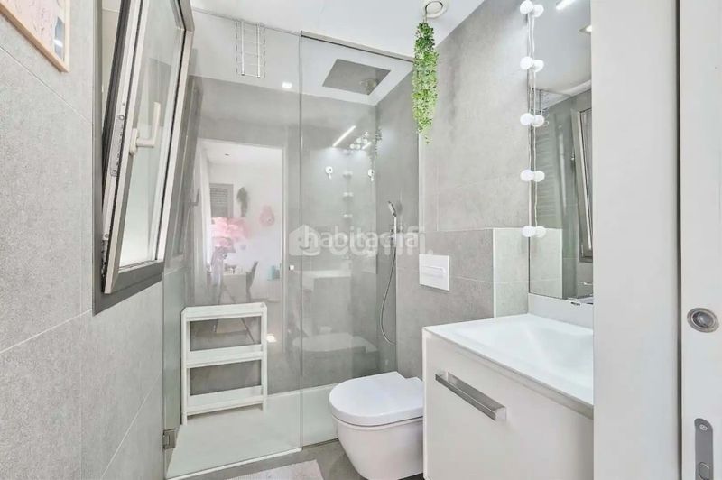 Foto 29e358ee-4c98-4df1-a9d1-d21ab8eb0919. Casa adossada amb calefacció piscina a Sarrià Barcelona