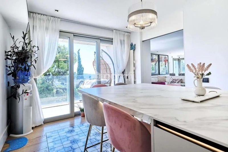 Foto a1f4c694-9a14-4534-b657-6100d69b9095. Casa adossada amb calefacció piscina a Sarrià Barcelona