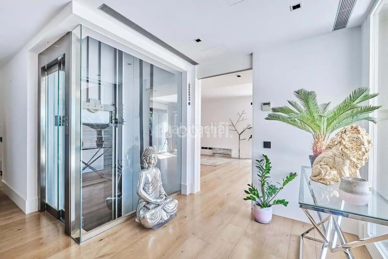 Foto bf76a819-6ec3-48e9-8ec8-d2fd15e7986e. Casa adossada amb calefacció piscina a Sarrià Barcelona