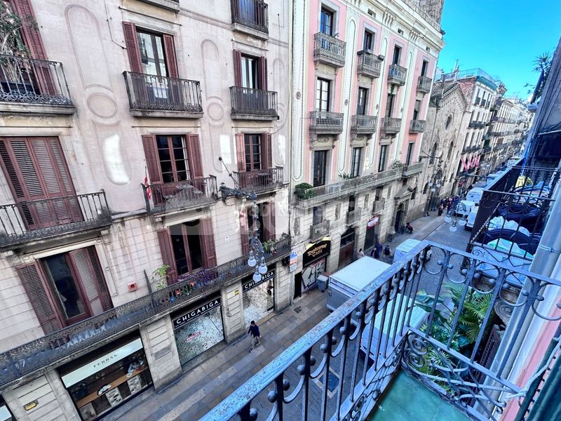 Foto 0f2aff6e-9167-4e59-9ab5-8925931c2b23. Pis a Gòtic Barcelona