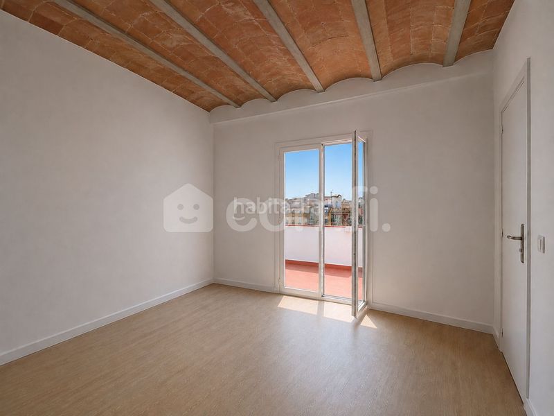 Foto a88535bc-1333-4079-ae29-eb7fe16428f7. Ático en Sants Barcelona