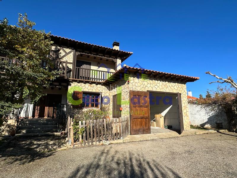 Foto 0257b4fa-42b9-495c-a573-ec6a5f5394db. Xalet amb calefacció aparcament a Aldeatejada